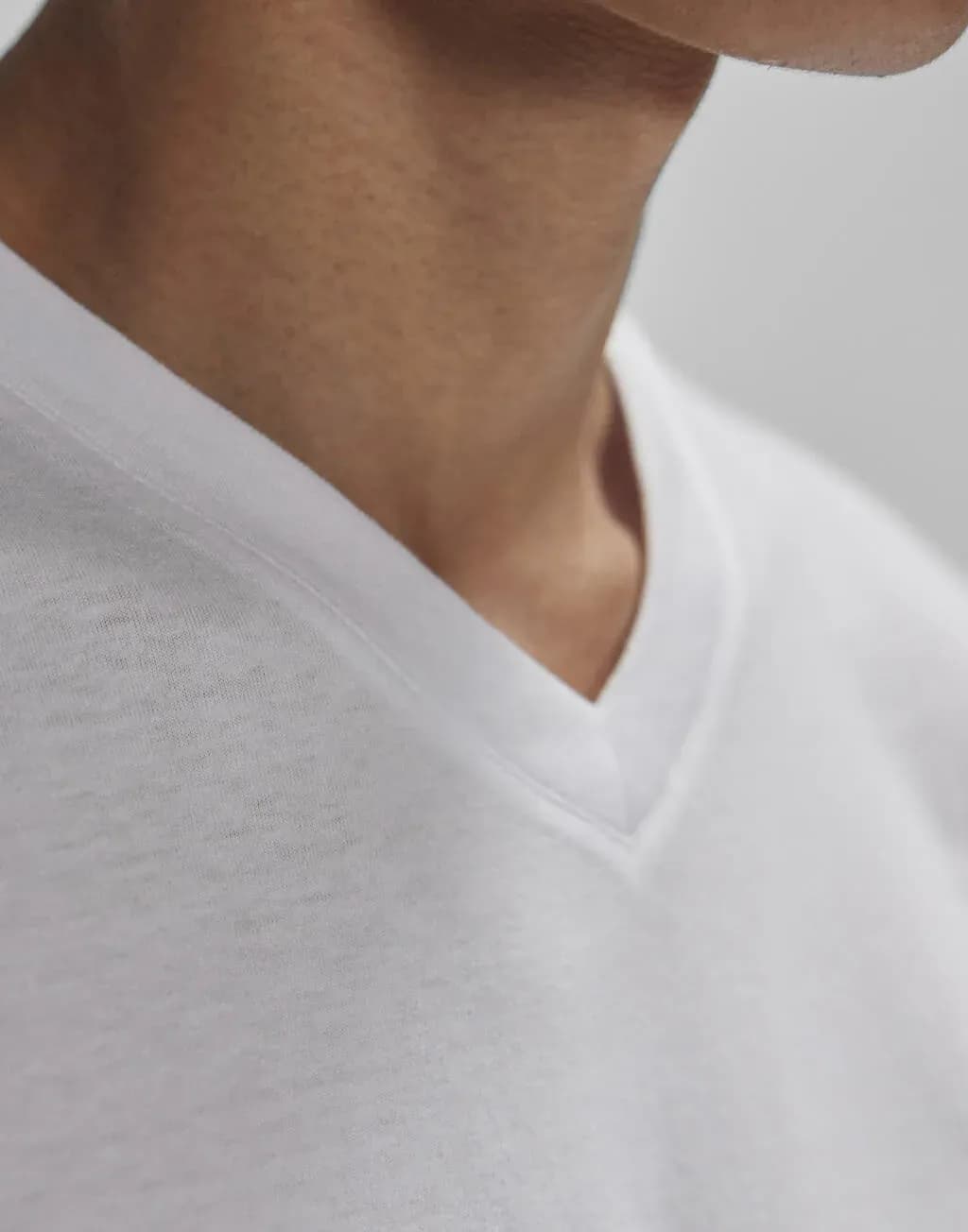 B&C E150 V Tee - TU008